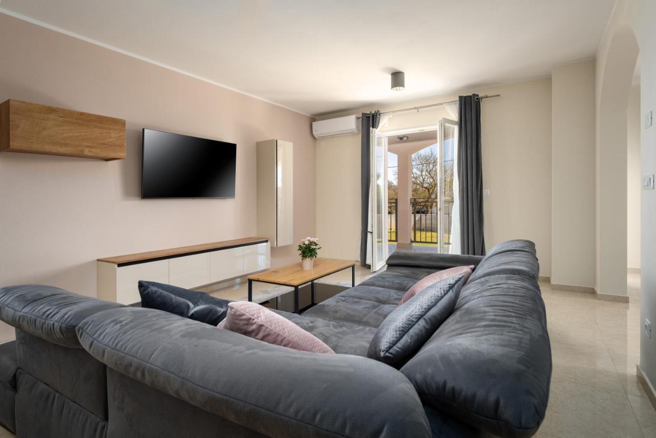 פאזין Holiday House Leana מראה חיצוני תמונה